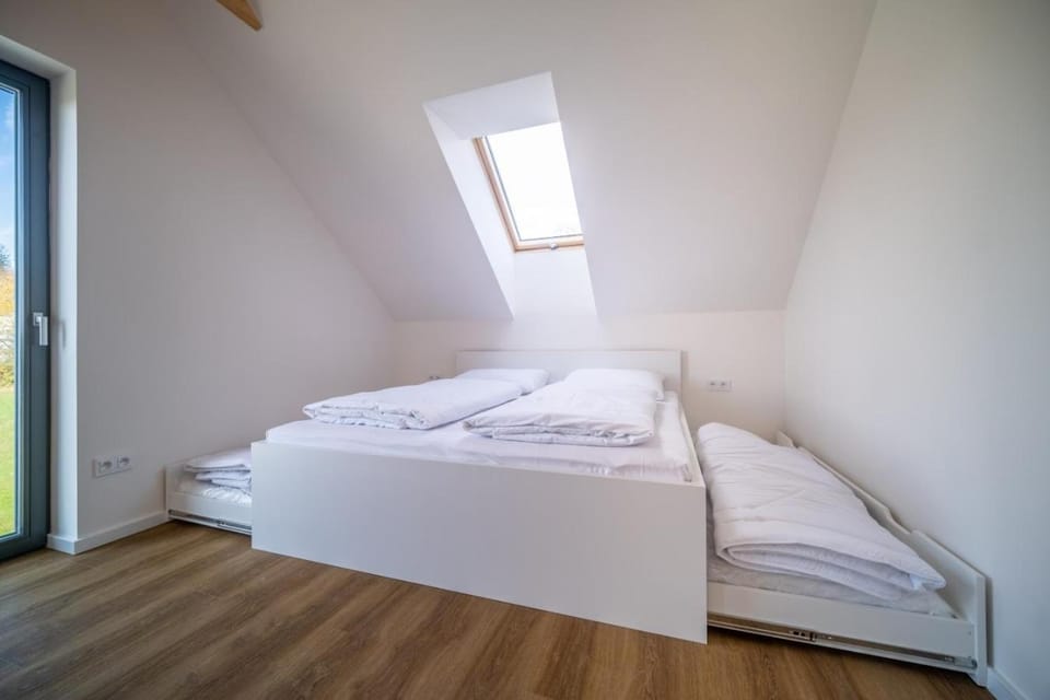 Bed, Photo of the whole room, Bedroom, towels