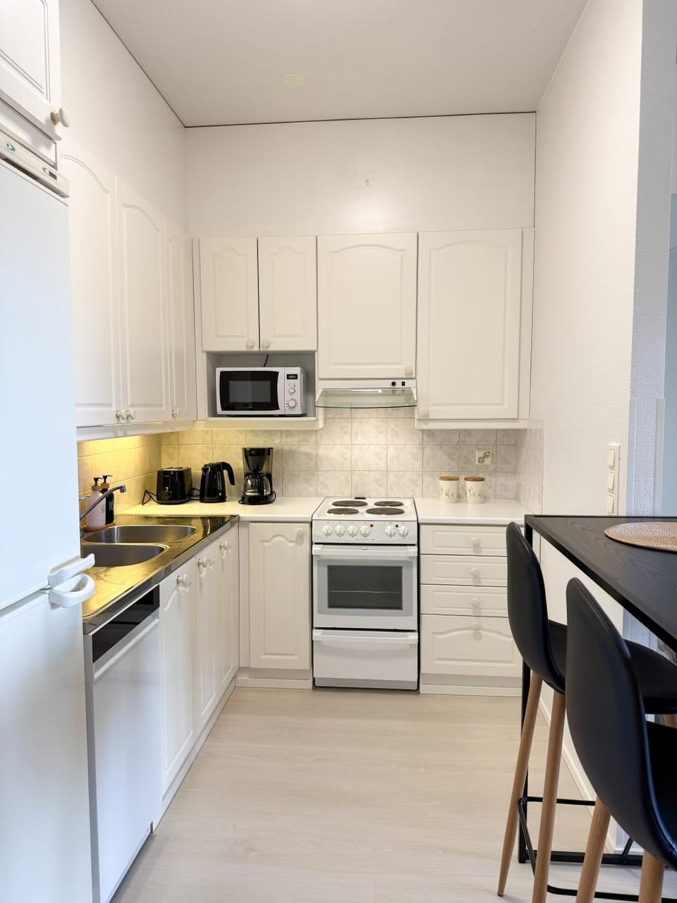 Kitchen or kitchenette, Dining area, dishwasher, oven, stove, toaster