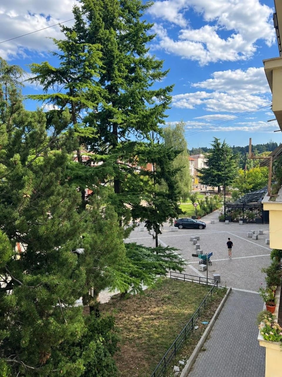 Natural landscape, Garden, Balcony/Terrace, Garden view, Street view, Location