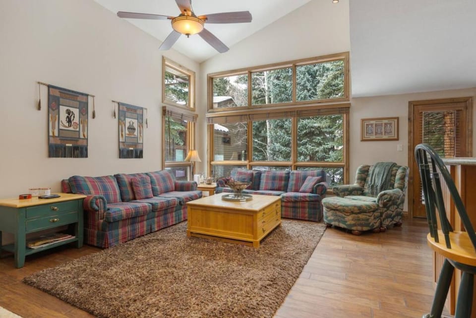 East Vail Townhome - Close to Racquet Club and Bus House in Vail