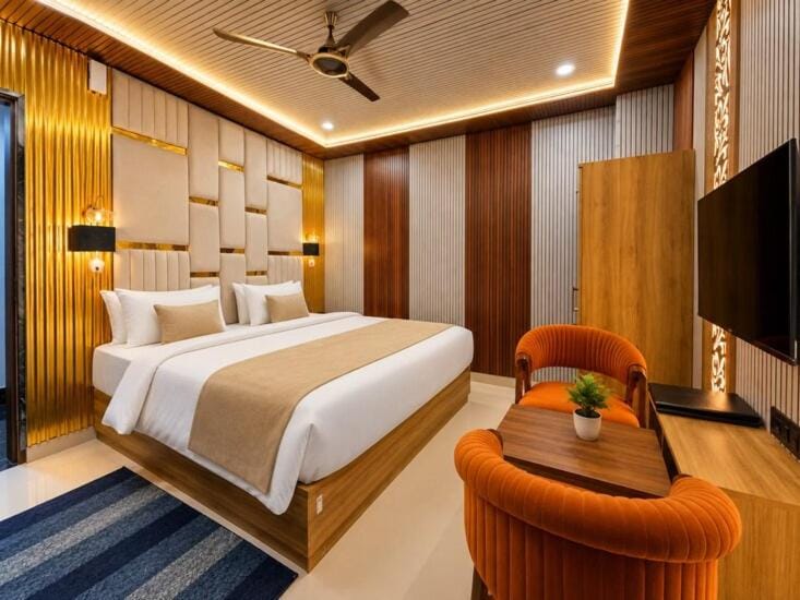Bed, TV and multimedia, Bedroom