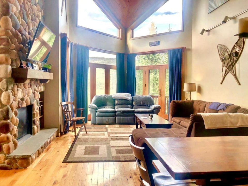 Luxury Cabin Rental near Mt. Washington for a Vacation in New Hampshire Cabin in Carroll