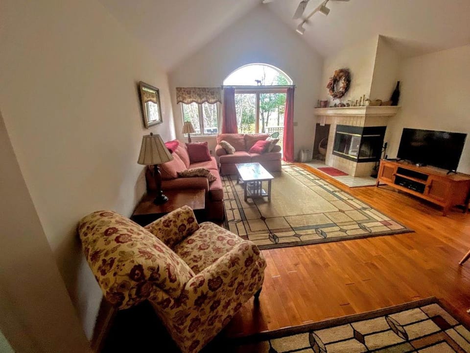 Charming Cabin Rental Ideal for New Hampshire Glamping near Mt. Washington Cabin in Bretton Woods