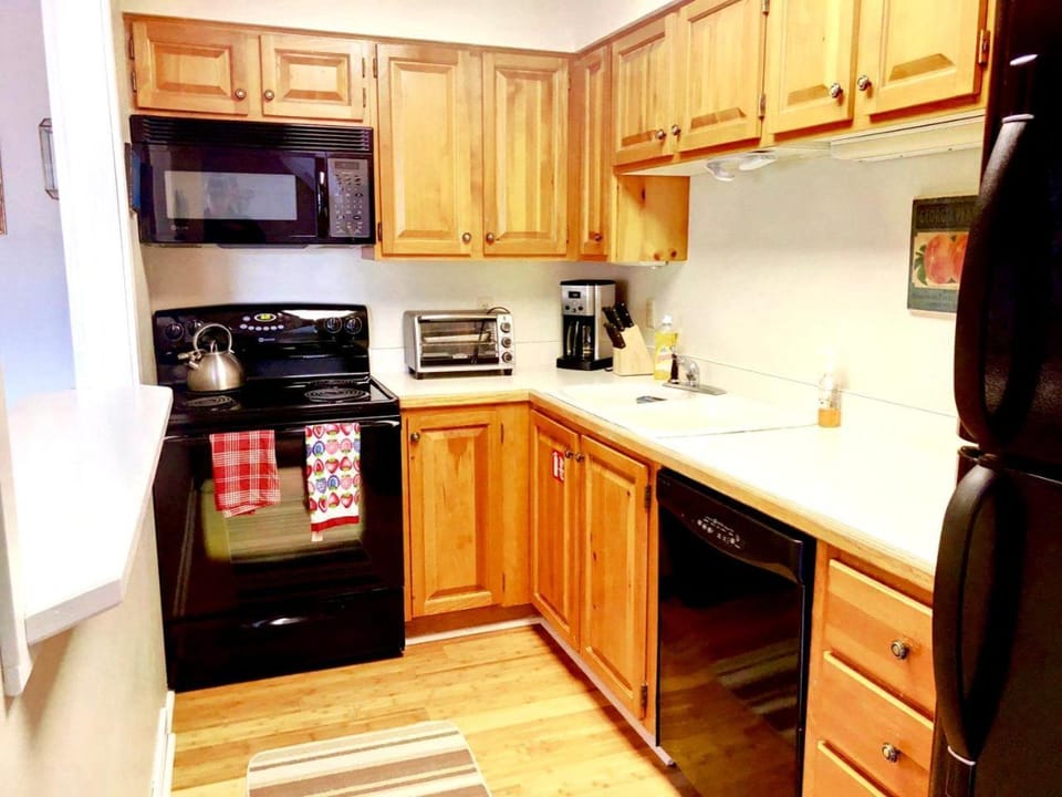 Lovely Bretton Woods Vacation Cottage on a Ski Trail House in Carroll