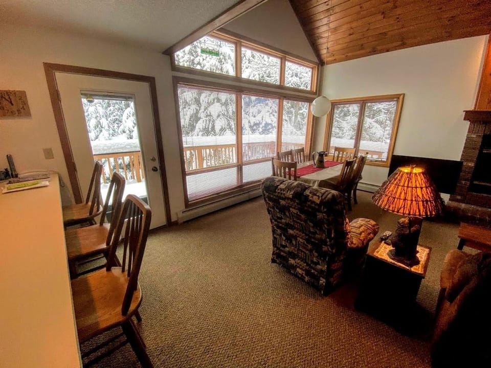 Ski Cabin Rental Ideal for a Mount Washington Vacation Cabin in Carroll