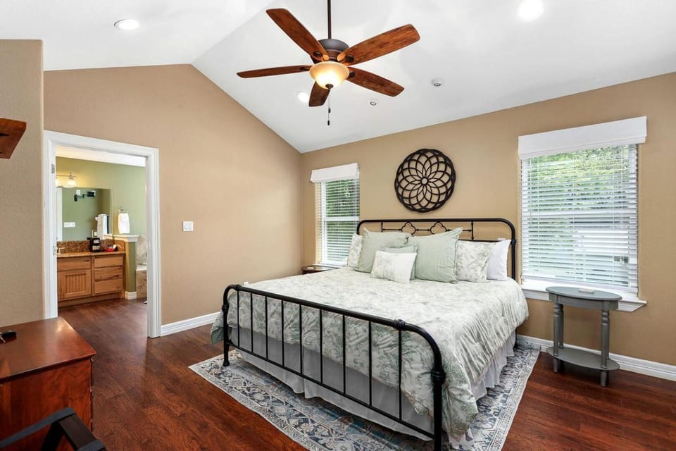 Incredible Lakefront Vacation Rental with Spectacular Sunset Views for an Unforgettable Family Vacation in Livingston, Texas House in Lake Livingston