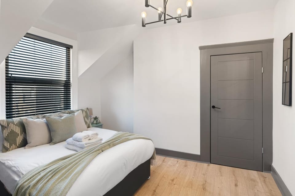 Luxury 6 bedroom with Garden Stratford London Apartment in London