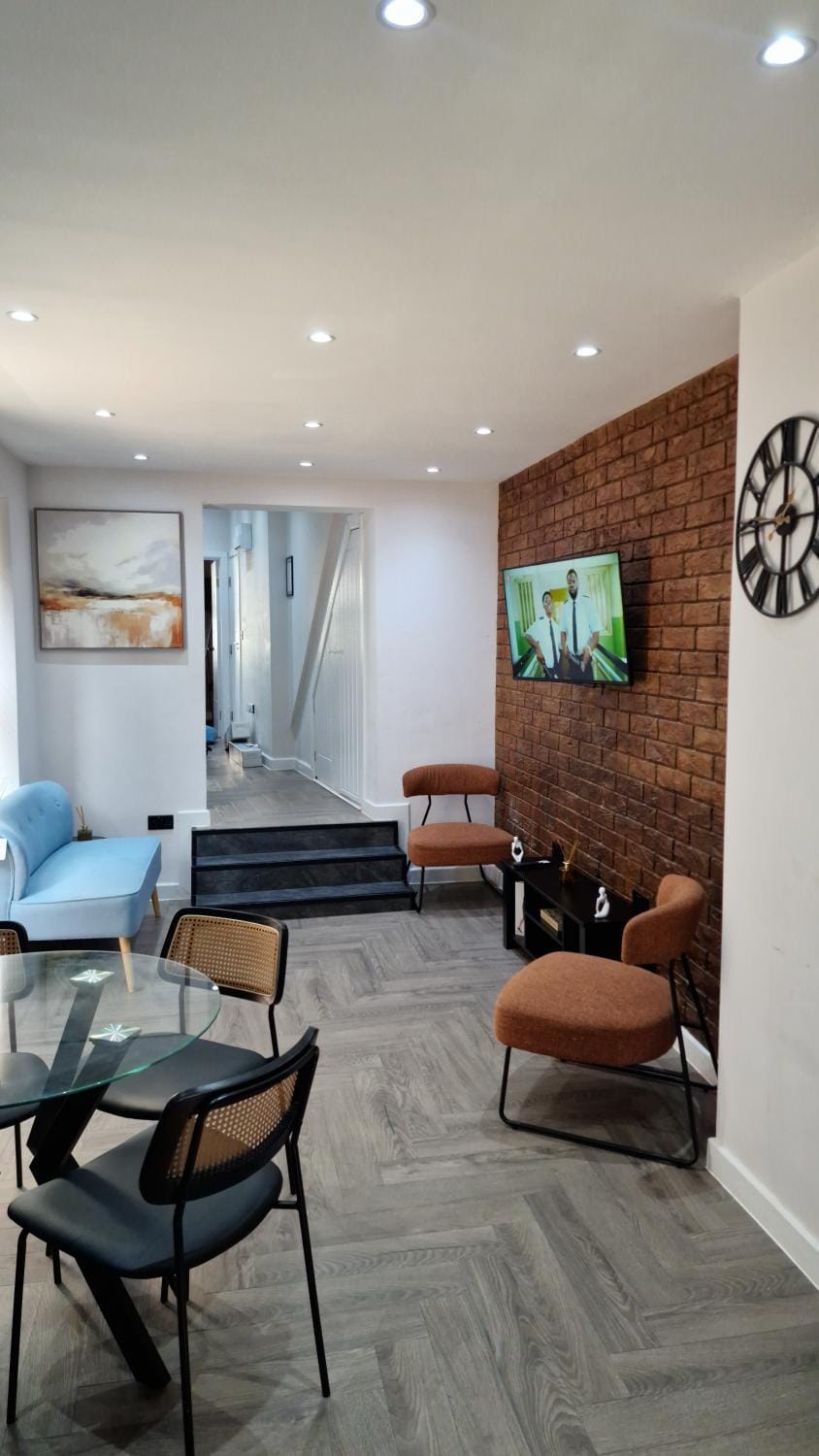 Luxury 6 bedroom with Garden Stratford London Apartment in London