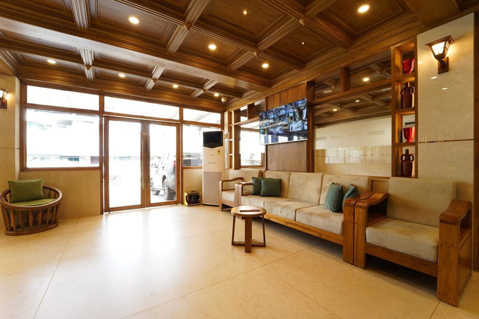 Communal lounge/ TV room, TV and multimedia, Living room, Lobby or reception, Seating area