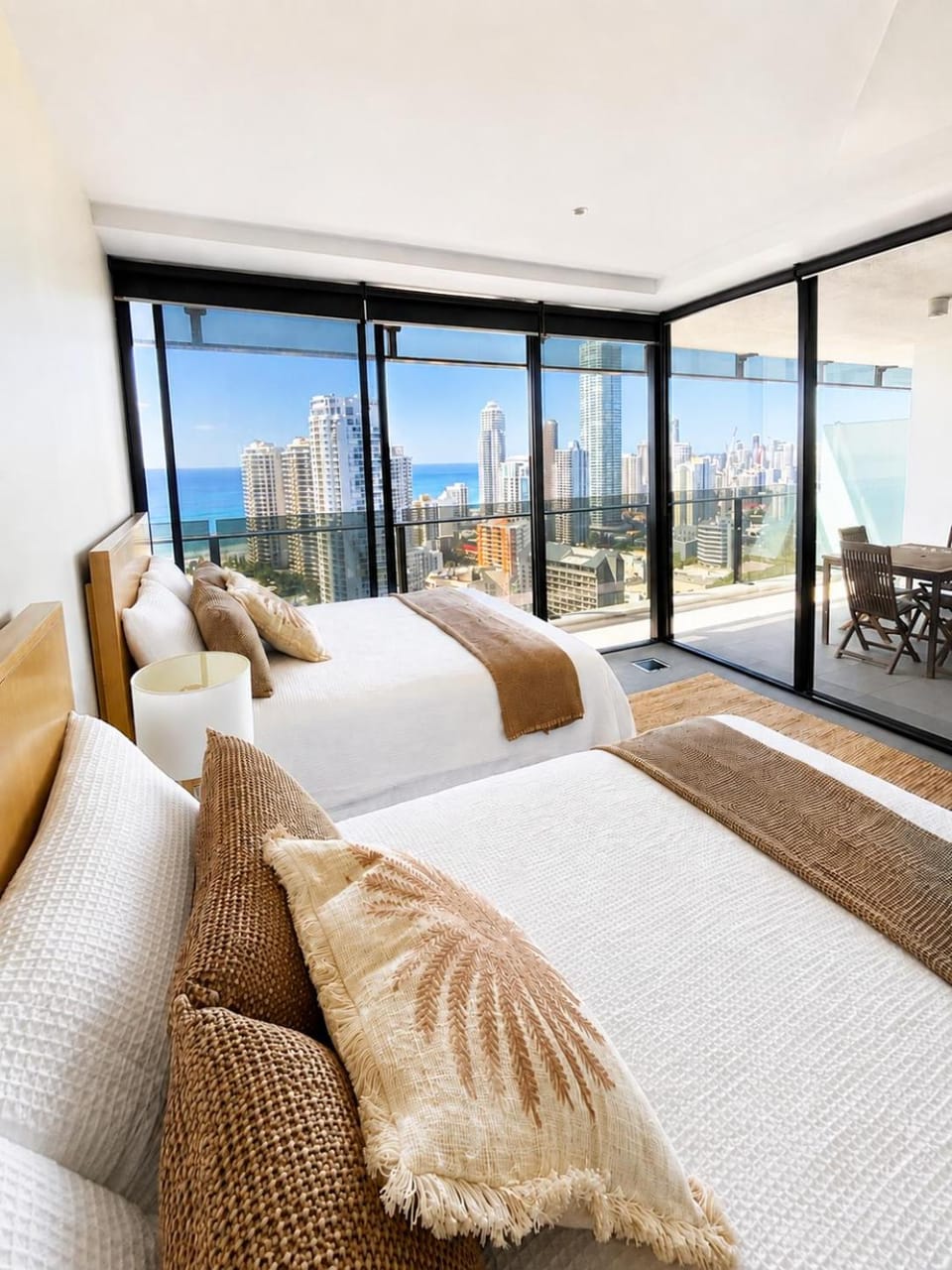 Circle on Cavill - Beautiful Ocean views - Lvl 26 Apartment in Surfers Paradise
