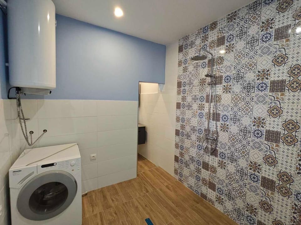 Bathroom, washing machine