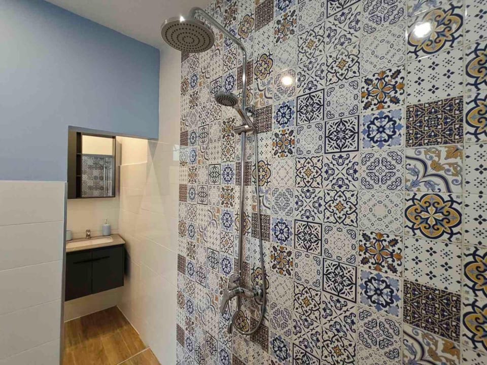 Shower, Bathroom
