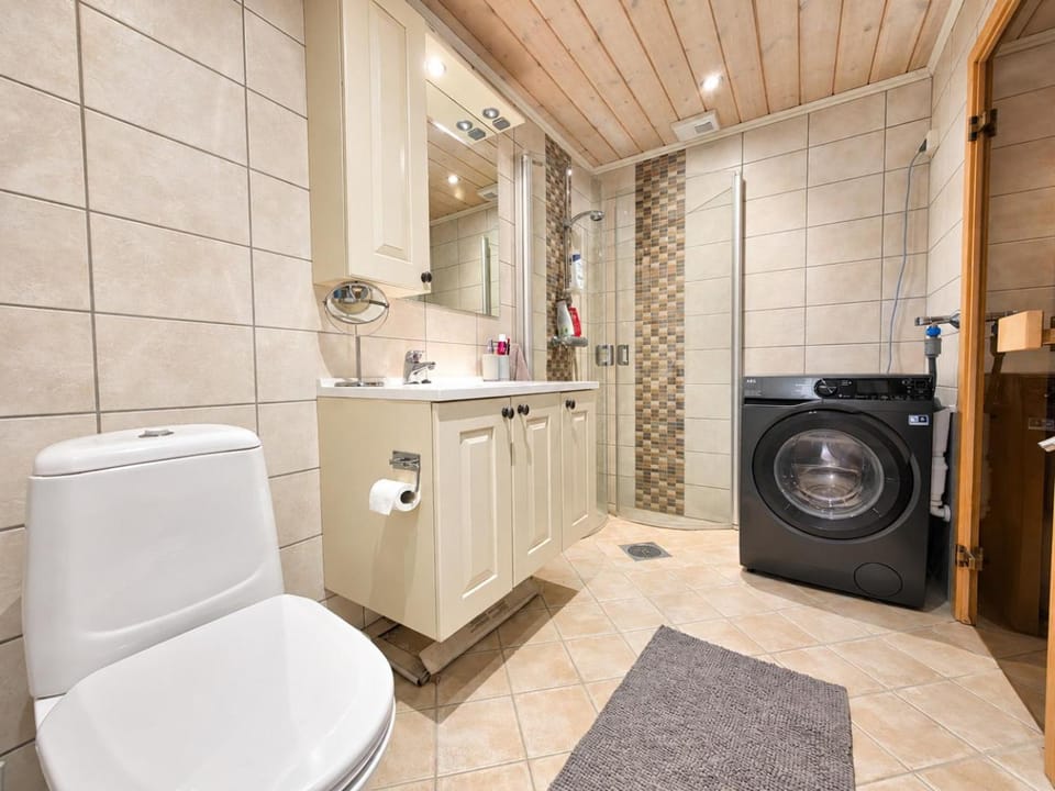 Shower, Bathroom, towels, washing machine