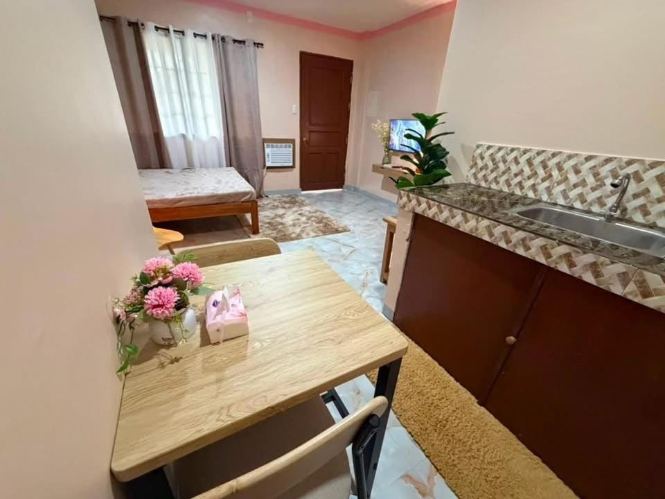 Tahanan Verde BnB Cozy Stay Green Room Bed and Breakfast in Puerto Princesa