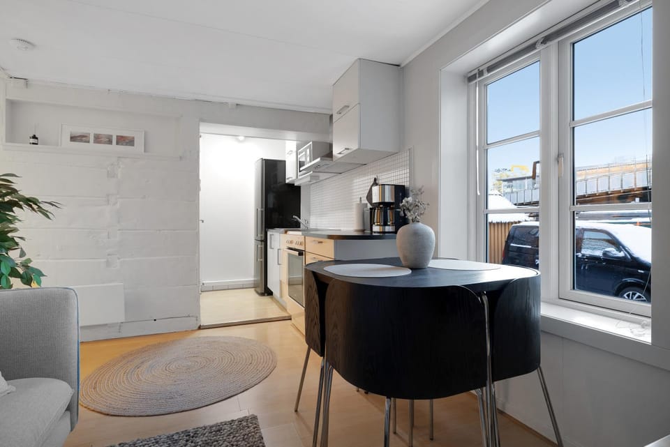 Kitchen or kitchenette, Living room, Seating area, Dining area, stove