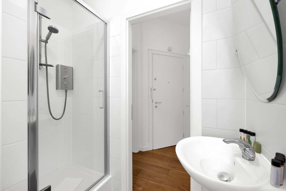 1SH one bed flat sleeps 4 in Holborn Apartment in London Borough of Camden