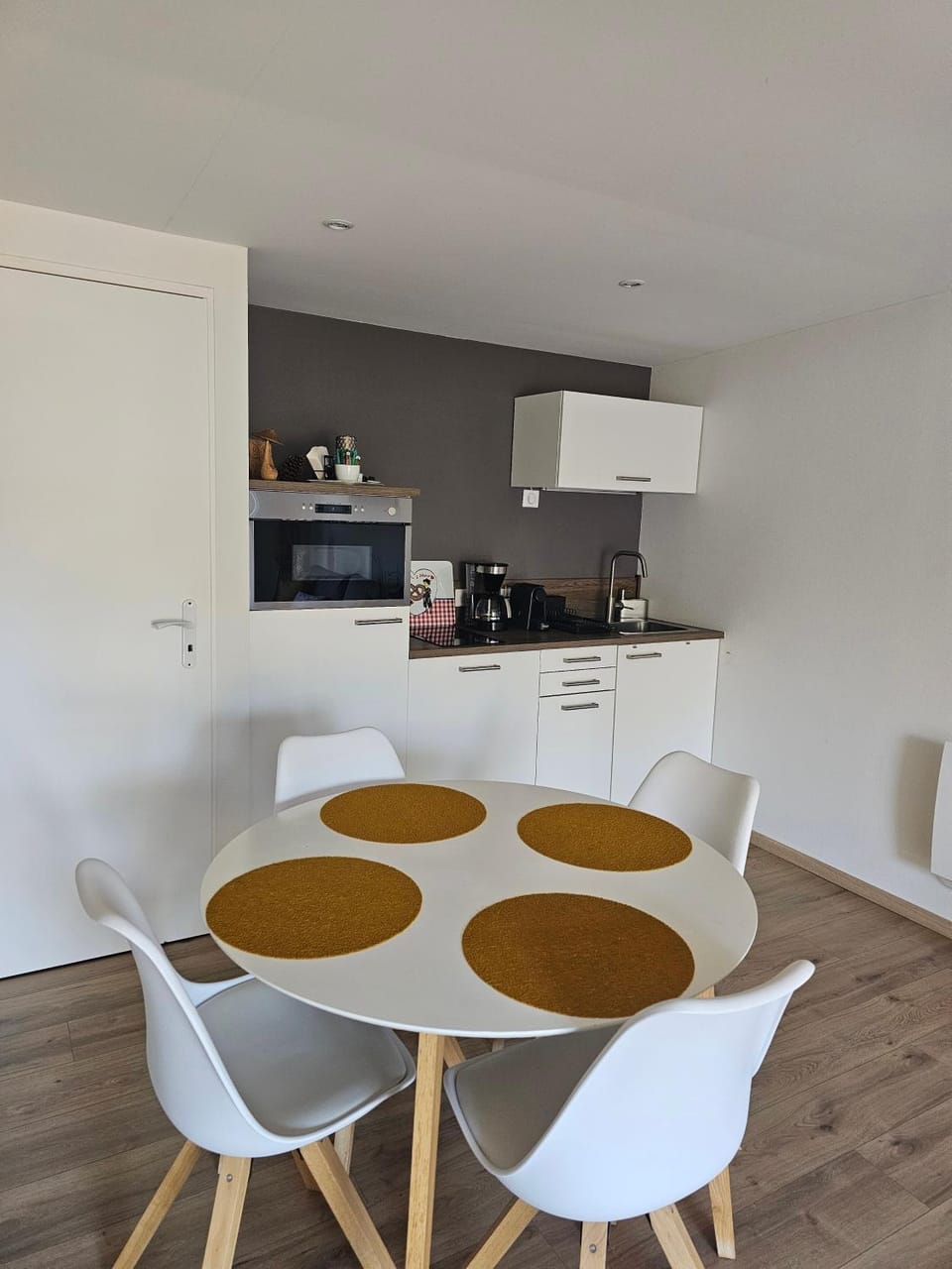Property building, Kitchen or kitchenette, Living room
