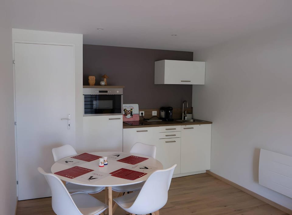 Property building, Kitchen or kitchenette, Living room