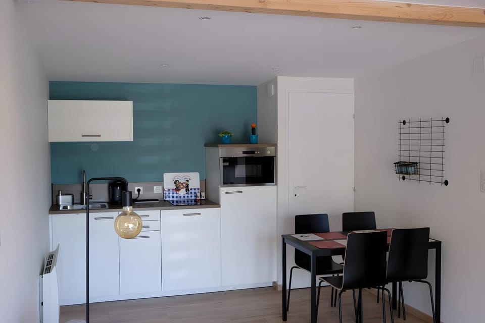Property building, Kitchen or kitchenette, Living room