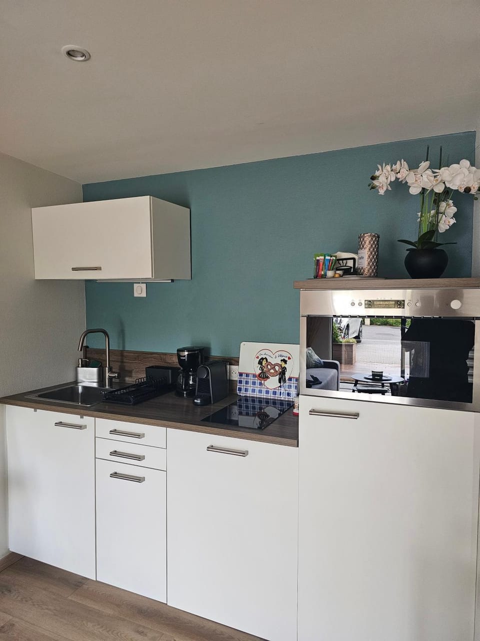 Kitchen or kitchenette, Living room