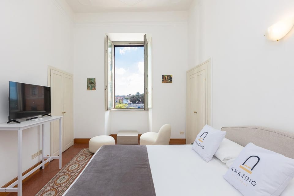 Bed, TV and multimedia, Photo of the whole room, Bedroom