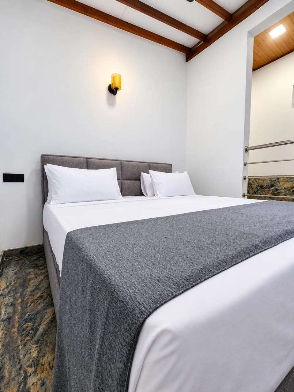 Sithujaya White Mirissa Bed and Breakfast in Mirissa