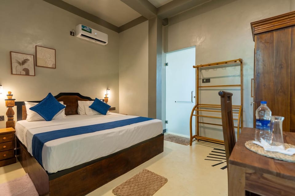 Bed, Photo of the whole room, wardrobe, air conditioner