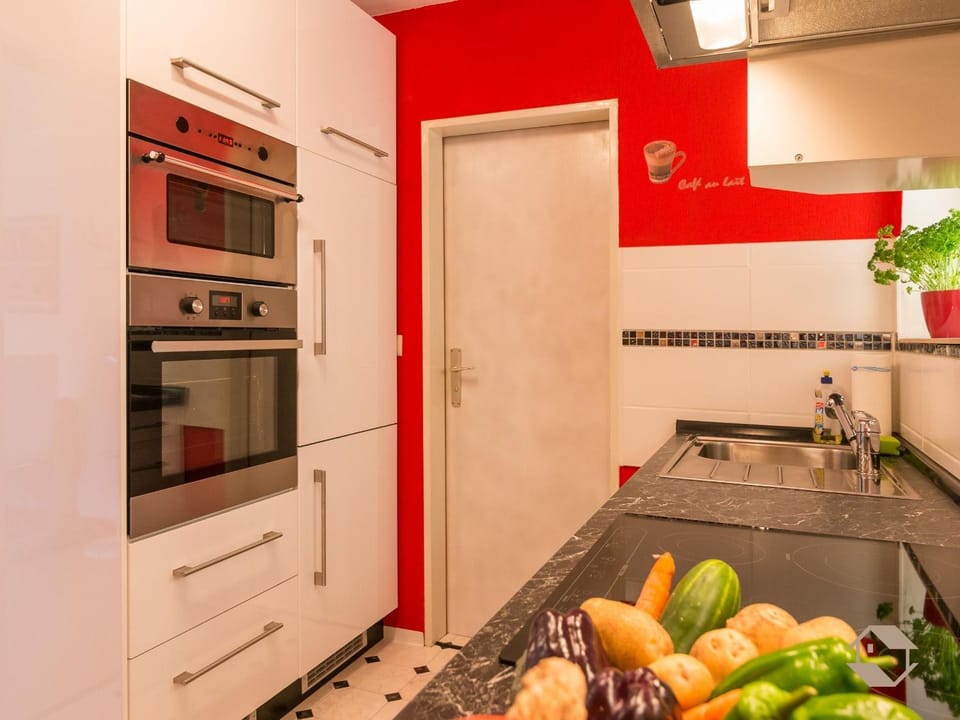 Kitchen or kitchenette, Living room