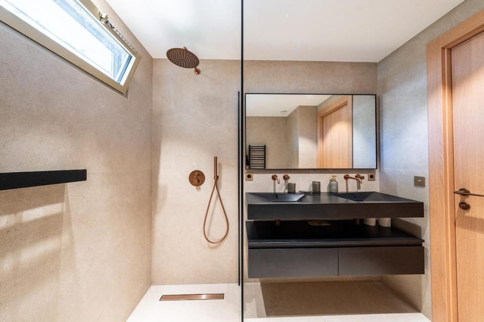 Renovated luxury 3-bedroom apt Cannes Croisette Apartment in Cannes