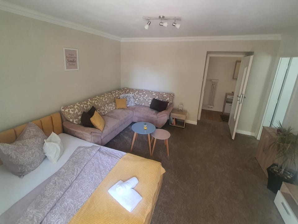 Living room, Photo of the whole room, Seating area, Bedroom