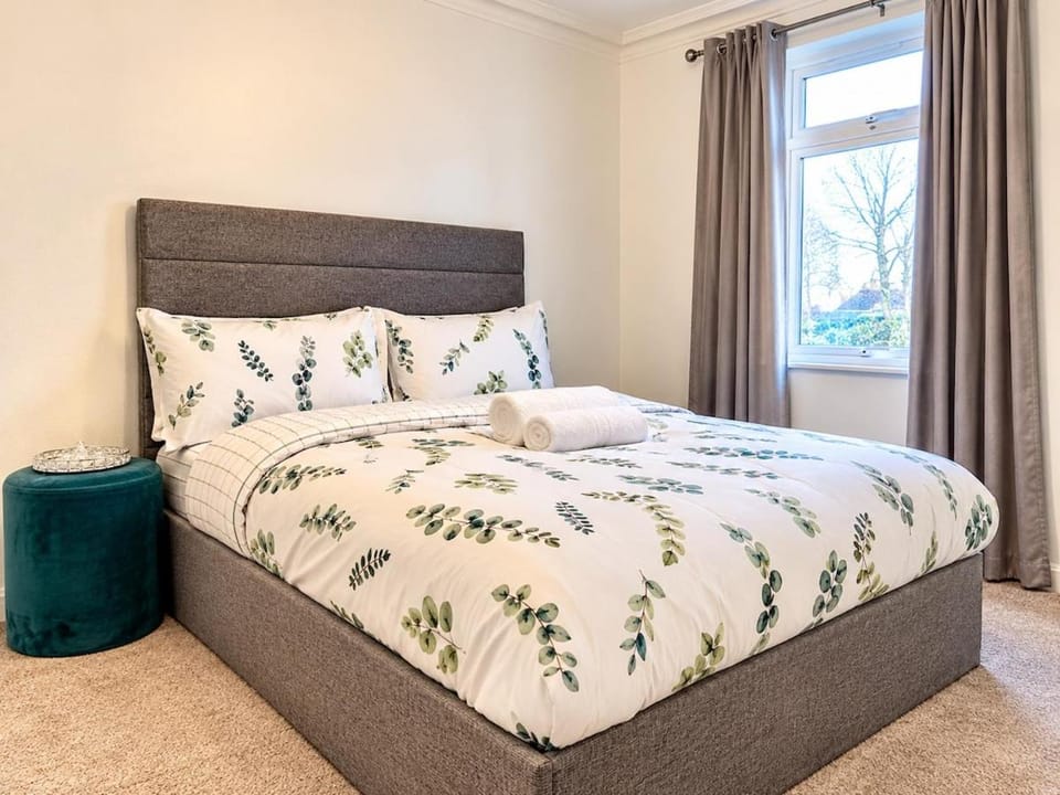 The Grand Pearl,2BR Free Parking, and close proximity to Elizabeth Line Apartment in London