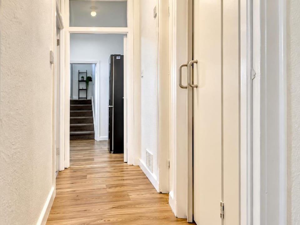 The Grand Pearl,2BR Free Parking, and close proximity to Elizabeth Line Apartment in London