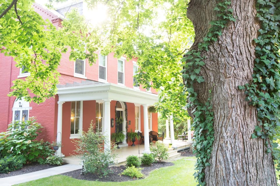 Property building, Facade/entrance, Spring, Day, Natural landscape, Garden, Garden view