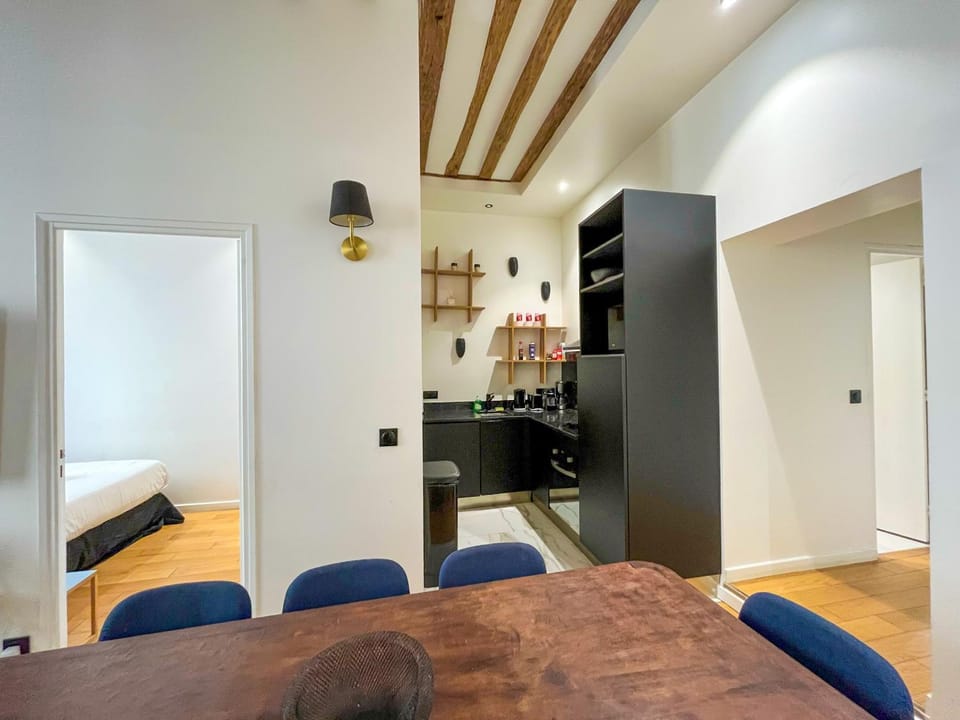 UrbanFlat 98 -Grand Appartement Centre de Paris pour 12 Voyageurs Apartment in Paris