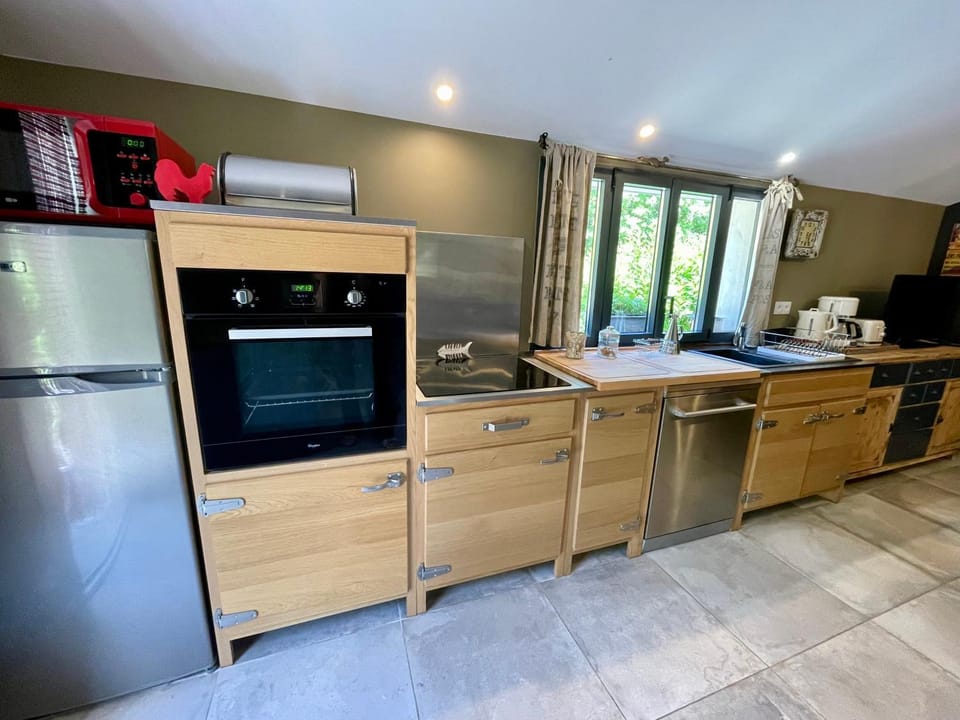 Kitchen or kitchenette, dishwasher, oven, stove, kitchen