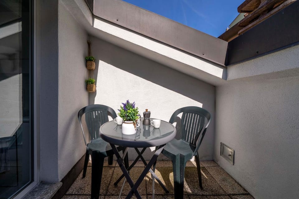Monza-Milan - In the Center, 5' Station - Wifi - A-C Apartment in Monza