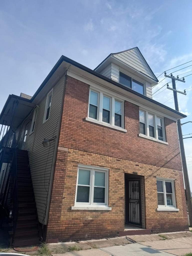 Hamtramck Near DT Det 2BR 1BA Kitchen, Living Space Apartment in Hamtramck