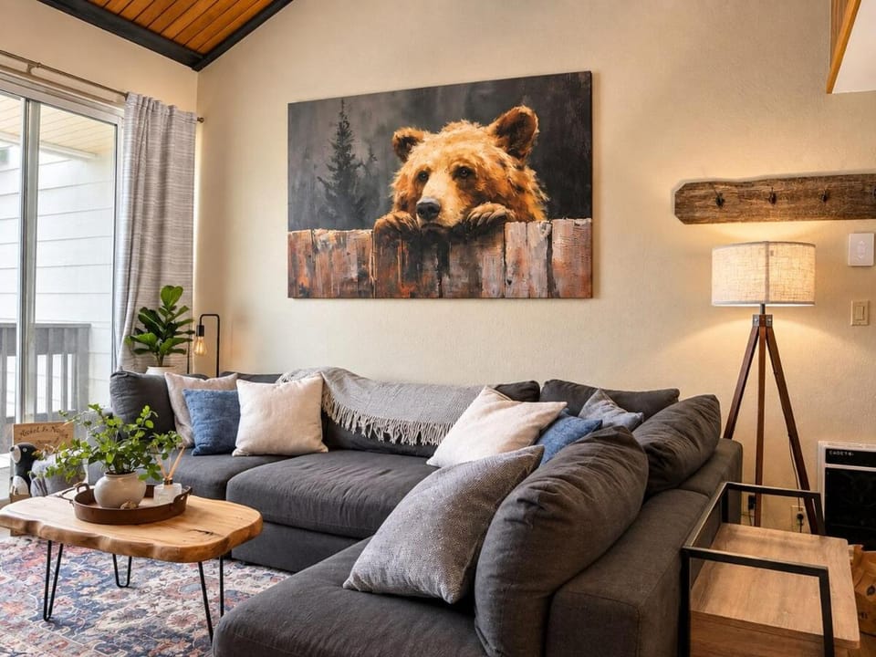 Mountain Retreat Sleeps 6 Minutes to Village Apartment in Mammoth Lakes