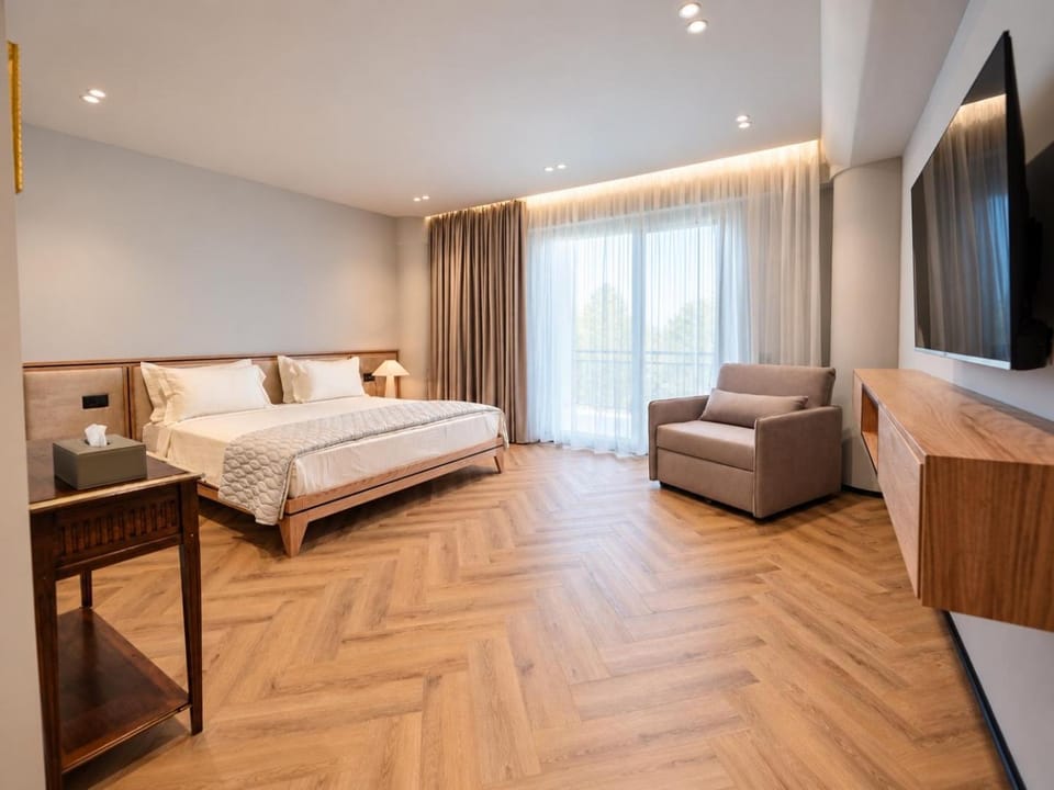 Bed, TV and multimedia, Living room, Photo of the whole room, Bedroom