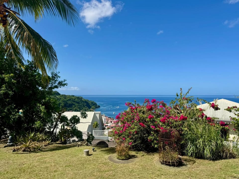 Villa Bouddha - vue mer avec piscine Villa in Arrondissement of Saint-Pierre