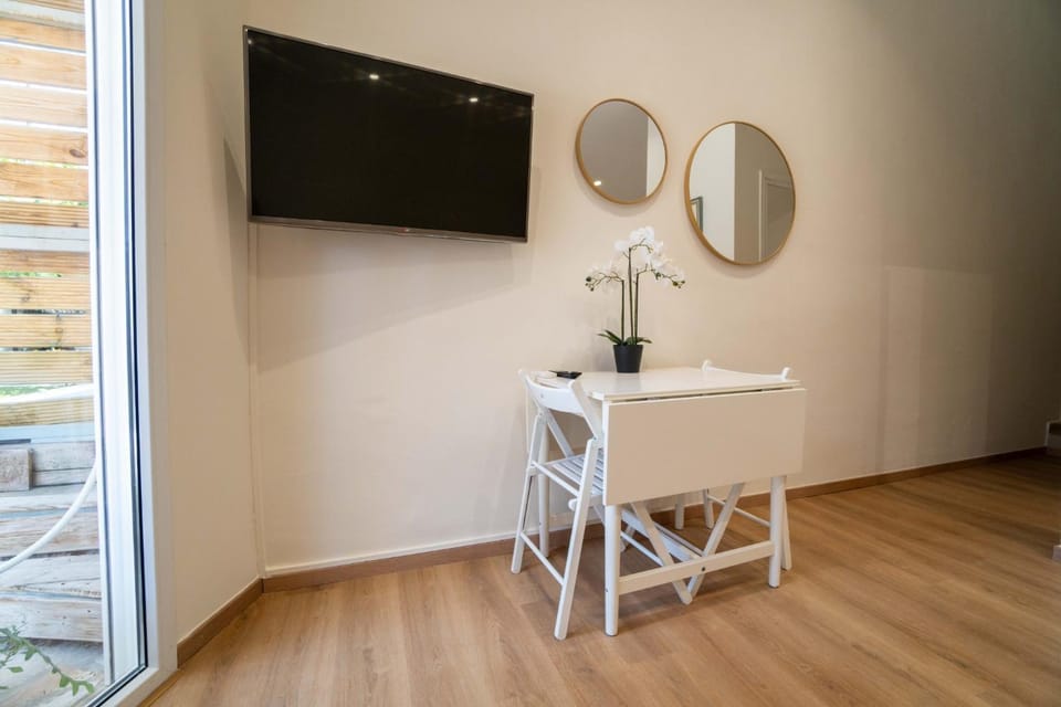 Relaxing Studio Agia Paraskevi Apartment in Chalandri