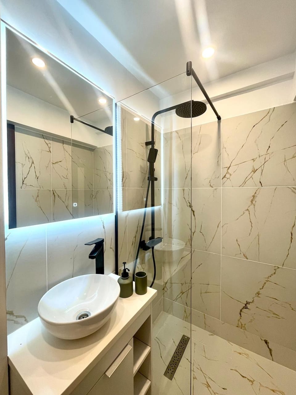 The Sandwave in University Square Apartment in Bucharest