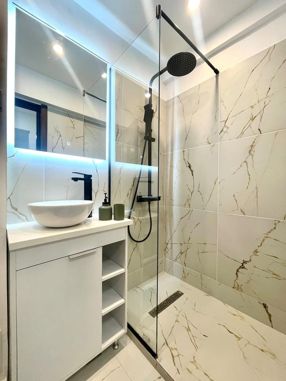 The Sandwave in University Square Apartment in Bucharest