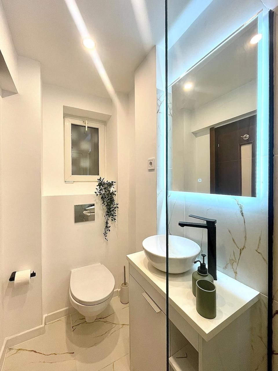 The Sandwave in University Square Apartment in Bucharest