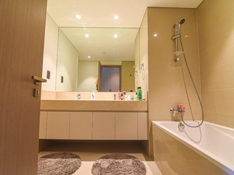 Bellavista Apartments Holiday Homes - 2 Bedrooms Apartment ACT 2 DOWNTOWN DUBAI Apartment in Dubai