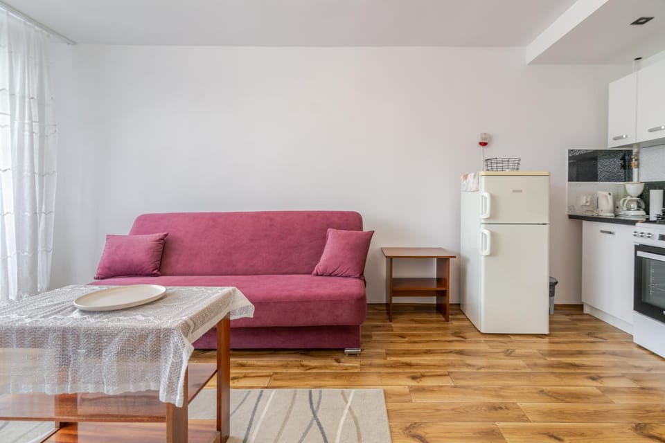 Kitchen or kitchenette, Living room, Seating area, oven, stove