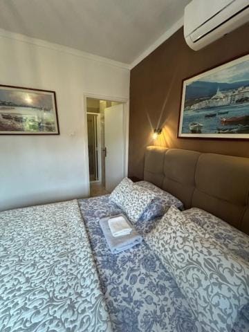Bed, Bedroom, air conditioner