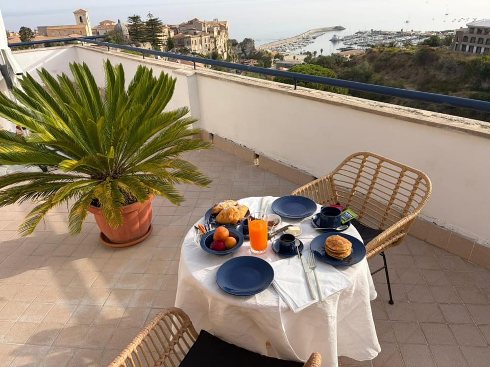 Balcony/Terrace, Internal: Not applicable to any particular room