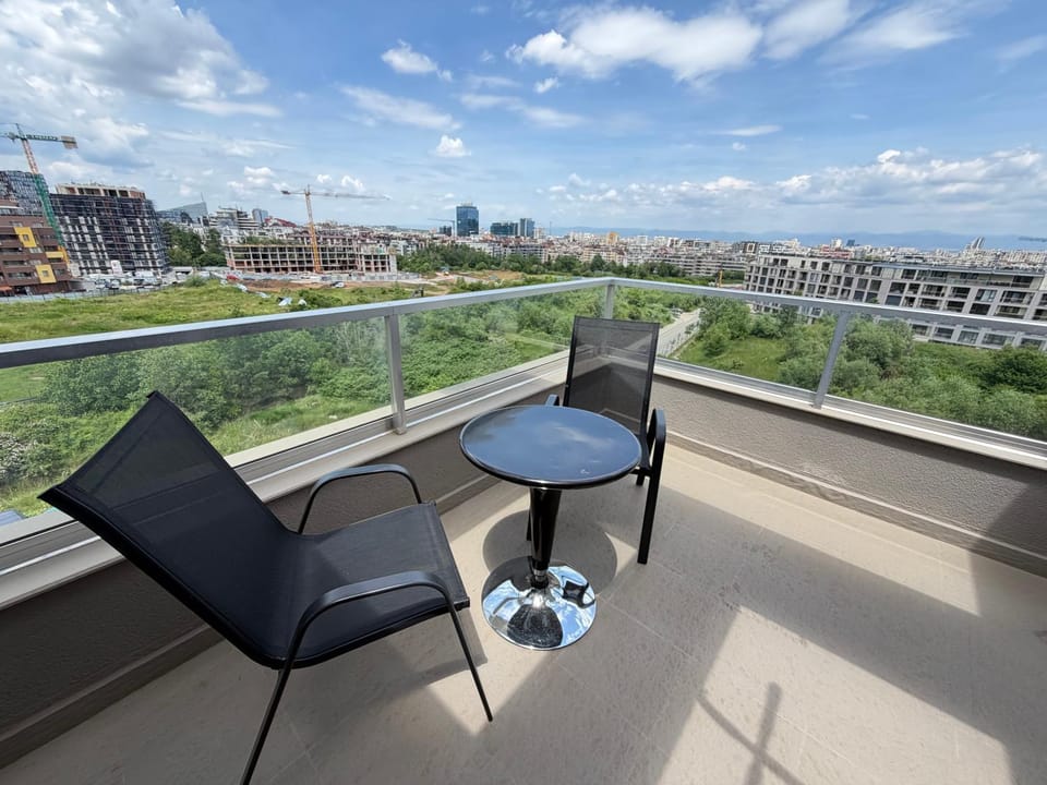 Property building, Patio, Day, View (from property/room), Balcony/Terrace, Seating area, City view