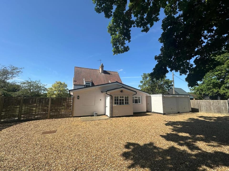 The Quiet Place - Rest and Reset - 4 Bed - Free Parking Apartment in Huntingdonshire District